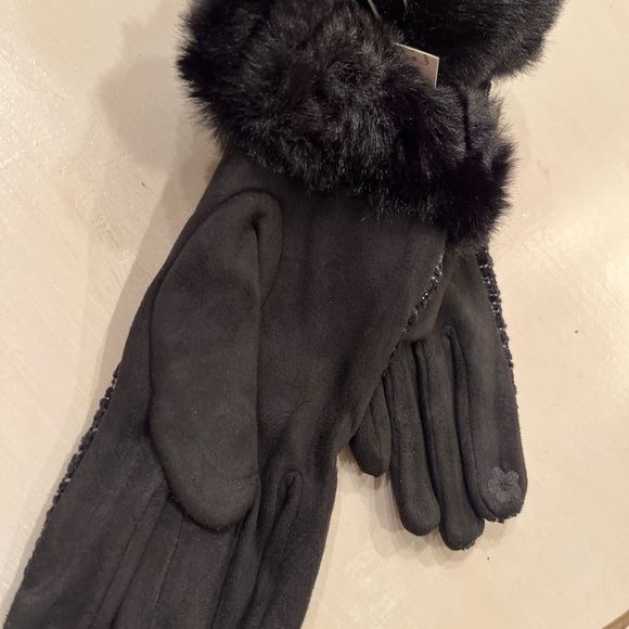 UGGS  BLACK GLOVES NWT - Picture 5 of 6